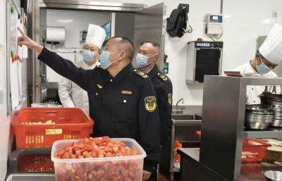  黄梅县“随机查餐厅”保障消费者饮食安全 