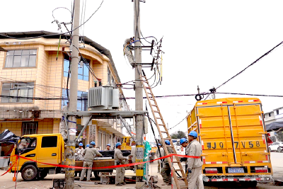 电线织新网 老街“亮”心安