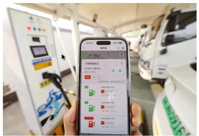 到2027年底将建成2800万个充电设施，服务能力加速增长——全球最大电动汽车充电网络持续升级