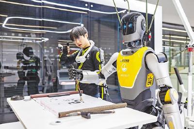 工业和信息化领域去年对经济增长贡献超四成  “压舱石”创新动能持续壮大