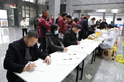 热血暖寒冬！英山县卫健系统医务人员踊跃献血8.71万毫升