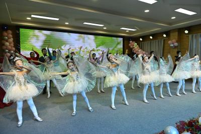 师生同台，四区联动！红安列宁小学元旦联欢“红”透人心