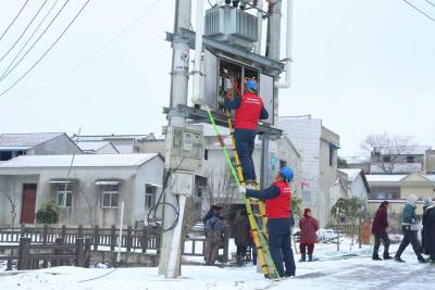 立体巡检 精准防控——国网红安县供电公司全力做好抗冰保电工作