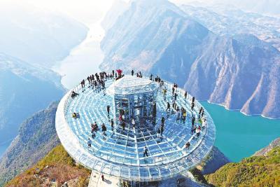 双梅争春 早樱盛开  “三花”竞放醉游人