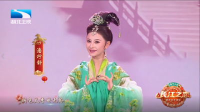 满屏骄傲！黄师潘柠静惊艳亮相双台晚会