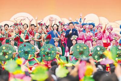 2026年“我们的中国梦——文化进万家”活动走进恩施  家门口的国家级文化盛宴，刷屏了