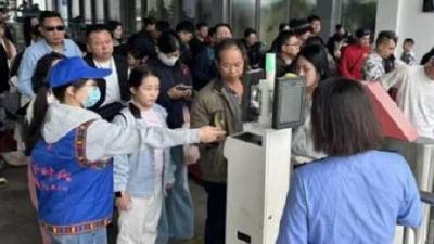 17.5万余名青年志愿者上岗服务2026年春运