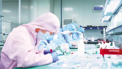 机器人手上遍布1000多个感应点 搭载最小巧多维电子皮肤  华威科传感器产品出货量全球第一