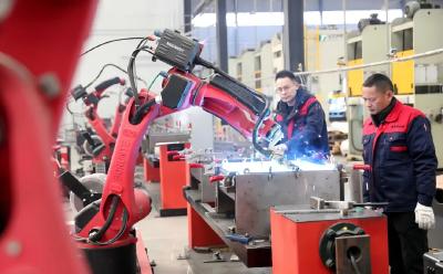 我市培育特色产业集群点燃产业升级新引擎