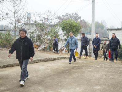 情暖骆驼坳 慰问传温情——骆驼坳镇商会开展新春“献爱心、送温暖”慰问活动