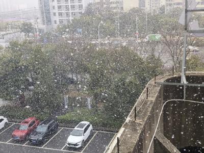 下雪啦！下雪啦！黄冈正在下雪🧤🧣