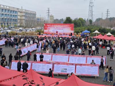武穴：电子信息园专场招聘会达成就业意向300余人