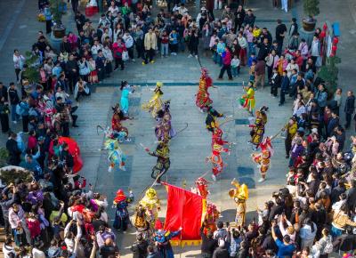 “马”不停蹄！春节假期游客人数和花费创历史新高