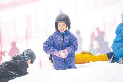 “冰雪热”持续升温 武汉甘露山滑雪场成新宠