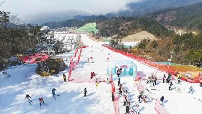 湖北日报丨大别山“小冬奥”在黄冈英山激情开赛