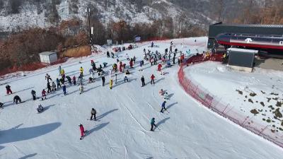 冰雪“冷资源”带动全域“热经济”：从“文旅链”到“IP热”