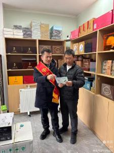 农行武穴刊江支行深入市场送“贷”送“安全”