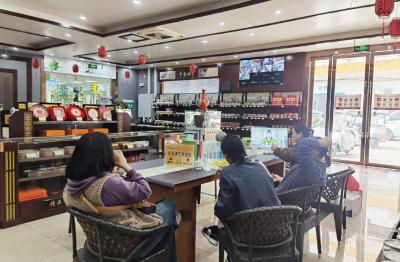 浠水：药房变身“老年健康驿站”，适老化改造温暖老人心  