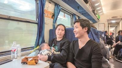 从湖北到广东连续15年开行 “打工专列”满载滚烫梦想奔赴春天