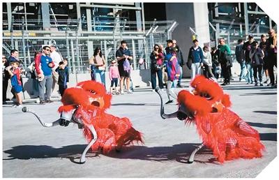 海外年轻一代爱上中国智造——​  华裔新生代：中国智造就是“酷”