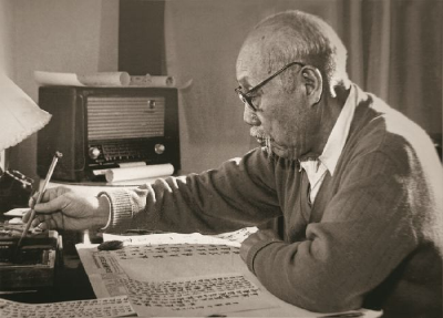 他，在红安出发，从红船走到天安门