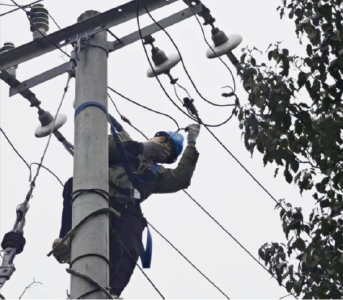 国网蕲春县供电公司漕河供电所：科技赋能精准治理 筑牢电压稳定防线