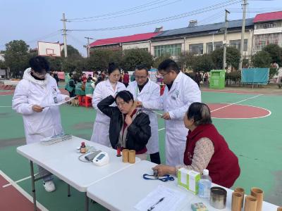 南湖社区卫生服务中心开展三八活动