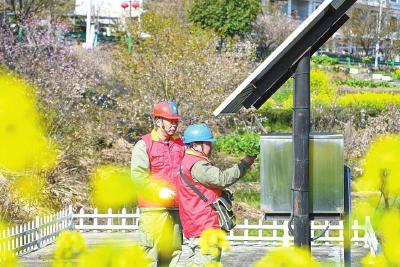 国网英山县供电公司对田间智慧农业监测点用电设备进行运维检测