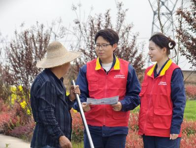 国网蕲春县供电公司引导群众文明祭扫防山火