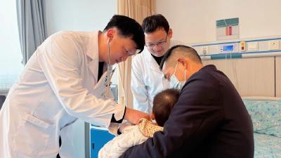 幼儿呛入瓜子仁险窒息                                                                                                               黄冈市中心医院紧急施救化险为夷