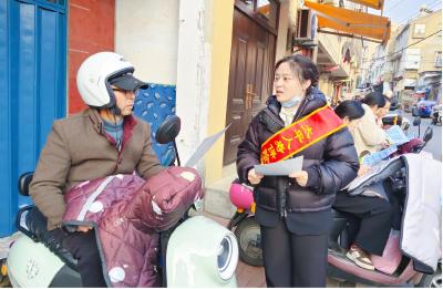 深耕社区“微场景” 共筑清朗“金融圈” ——太平人寿孝感中心支公司走进东苑社区开展金融教育宣传活动