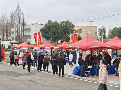 红安县：春风送岗到家门 精准帮扶助就业