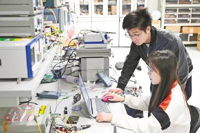 1秒钟下载1.4万部4K电影 中国信科再刷光通信世界纪录