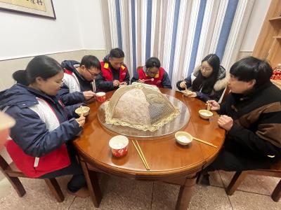 国网红安县供电公司组织开展“鄂电银辉话传承 青老互助暖元宵”活动