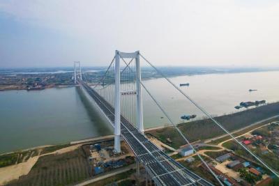 为了这群“微笑天使”，他们架桥特意绕行1公里