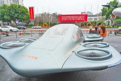 新款飞行机器人能在高空“打螺丝”