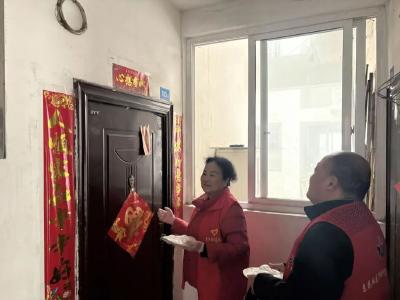 命运以痛吻她 她却报之以光