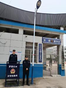 罗田县平湖乡护学执勤岗守护学生平安