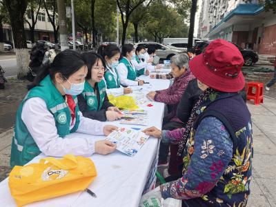  终结结核护健康 节水爱家惠民生                                                                                            赤壁社区卫生服务中心开展双主题义诊活动