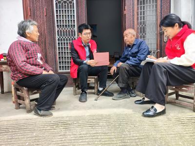 孝心撑起四世同堂  善行温暖将军之乡                                                                                             —麻城市乘马岗镇兴贵村高方春老人家庭的敬老故事