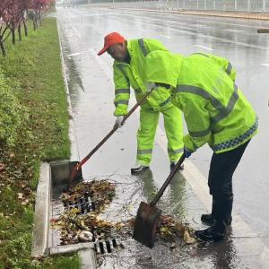 黄州区交通公路部门：闻“汛”而动保畅通  逆风而行护平安