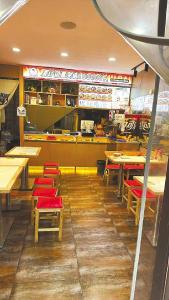 超2000名网友在线出点子揽客  靠刷评论区，“最听劝小老板”救活牛排店