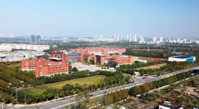 北大、清华、武大、华科……13位名校才俊入职黄冈中学——  百年名校“引凤归巢”