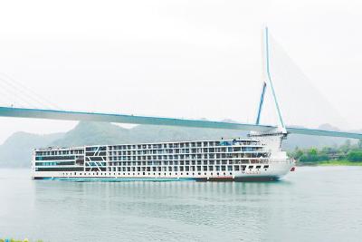 长江首艘空间智能游轮载客首航