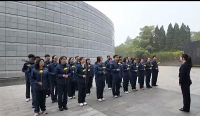 国网红安县供电公司开展“缅怀革命先烈 传承大别山精神”主题祭扫活动