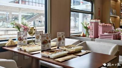 湖北首趟舒适型旅游列车本月开往云贵