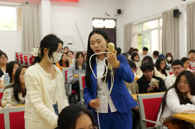 “宿管阿姨上讲台了！”黄冈师院这堂实战课，3000余名寝室长直呼过瘾