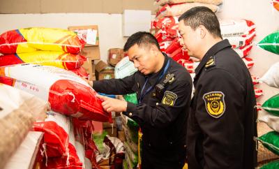  红安县市场监管局严查农资保春耕