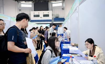 湖北130余家企业河南揽才 千名毕业生达成就业意向