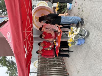 麻城市志愿同行倡文明清明祭扫树新风  